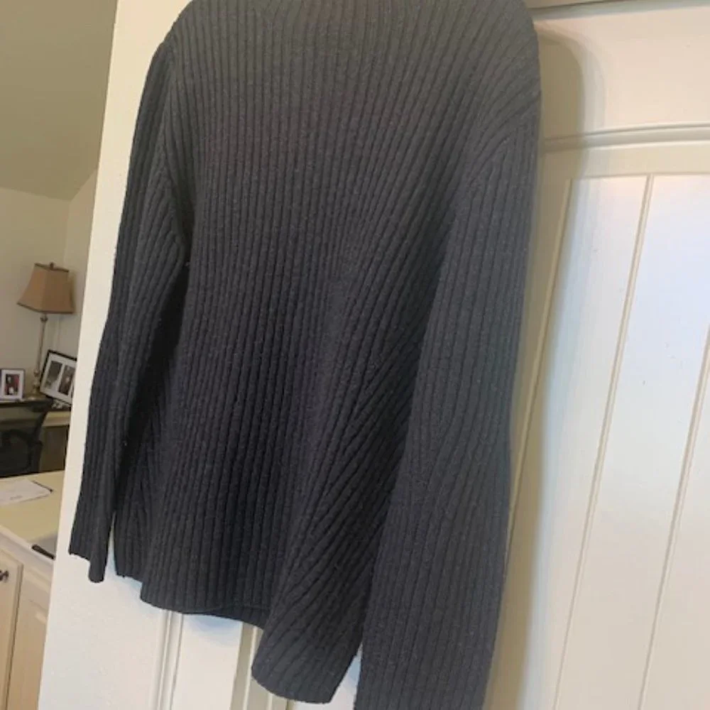 Banana Republic Mens Merino Wool Sweatehr,‎ Charcoal